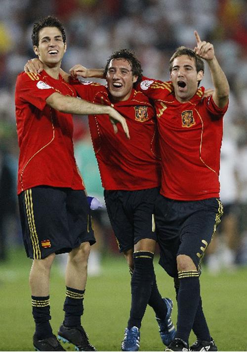 08欧洲杯西班牙长袖（西班牙08年欧洲杯）